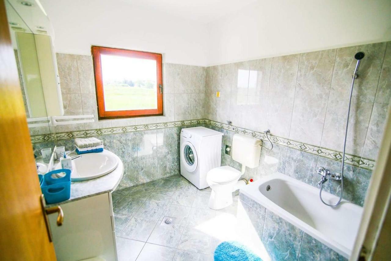Kuca Za Odmor Luca Apartment Posedarje Luaran gambar